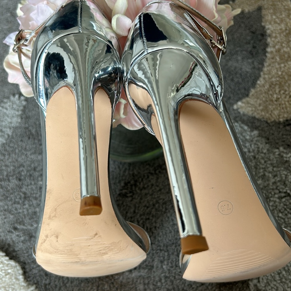 Metallic Strap Heel Sandal 🩶 - Picture 7 of 9